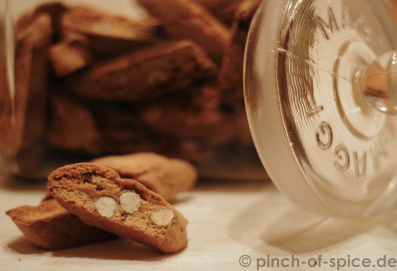 Cantuccini mit Cranberries, Haselnüssen und Kardamom | pinch of spice