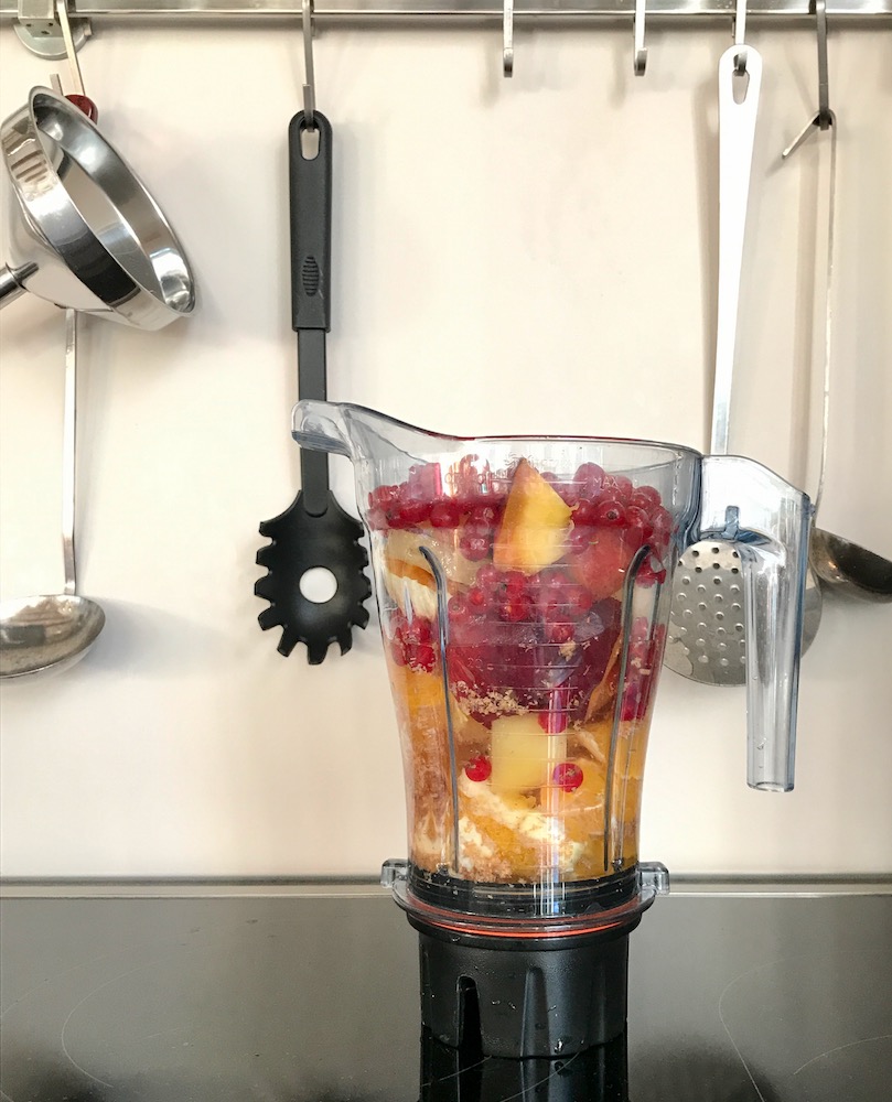 Smoothie zum Aufwecken: Pfirsich-Johannisbeere mit Kiwi | pinch of spice