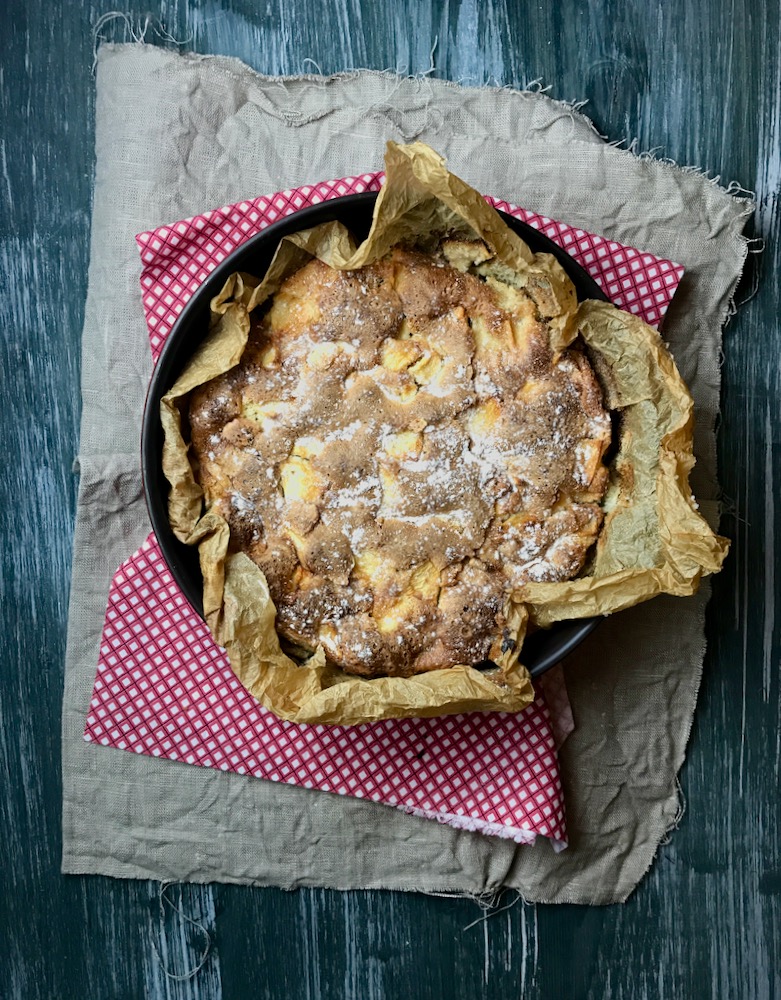 Apfel Scharlotka – russischer Apfelkuchen | pinch of spice